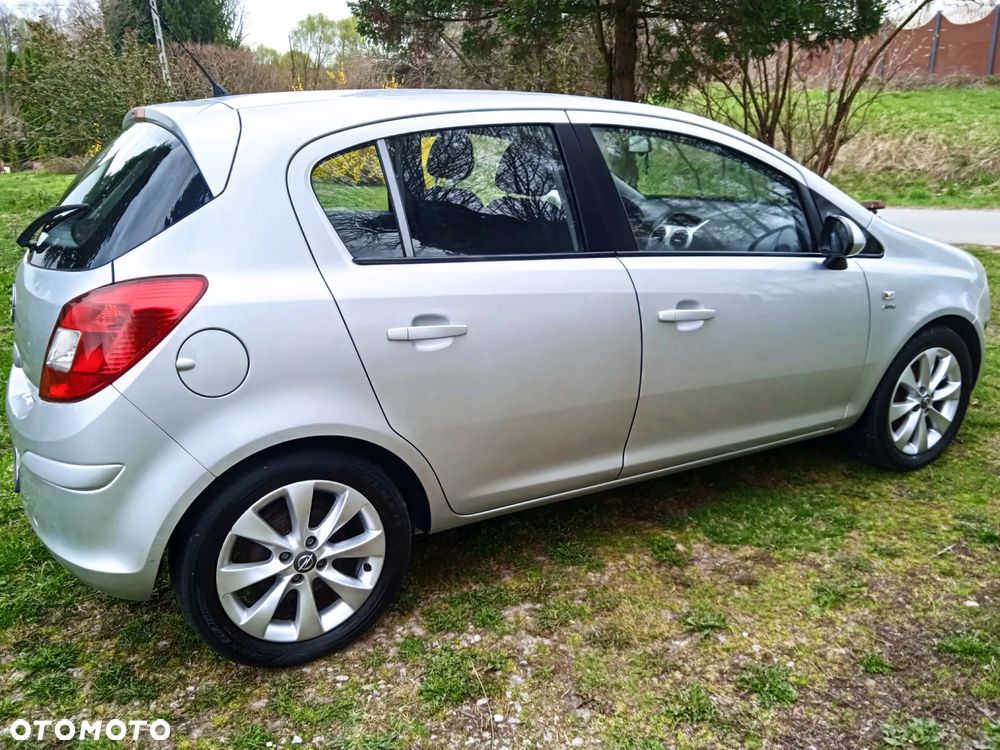 Opel Corsa 1.2 16V Cosmo - 6