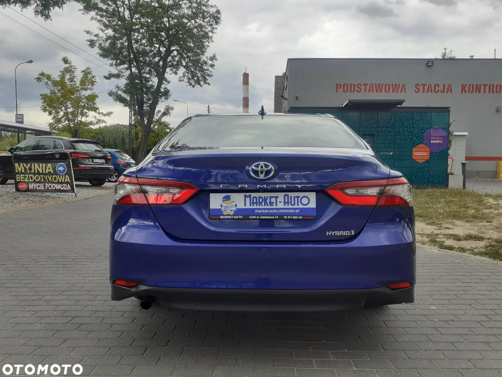 Toyota Camry - 4