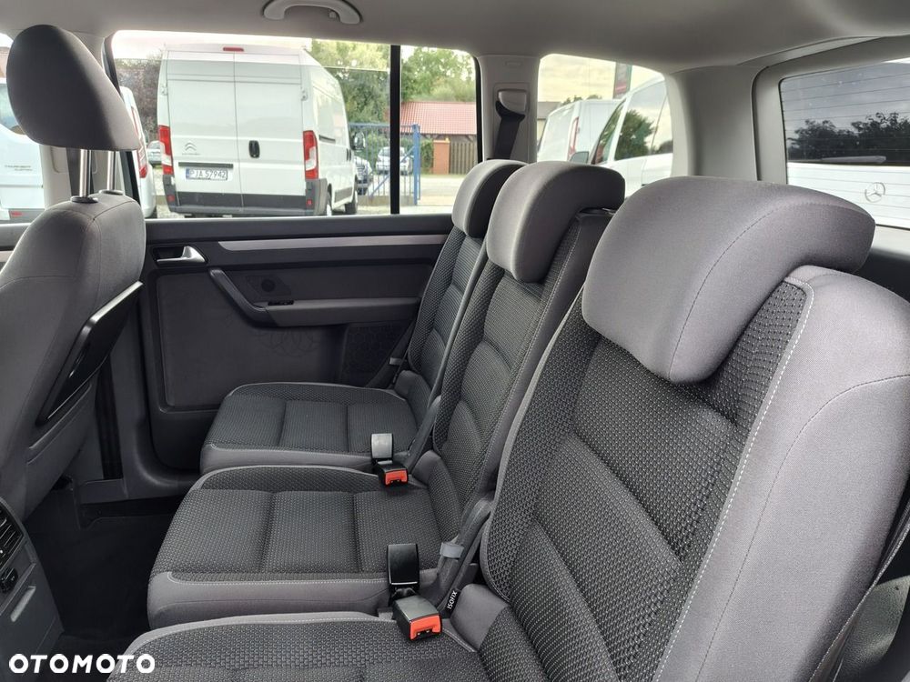 Volkswagen Touran - 25