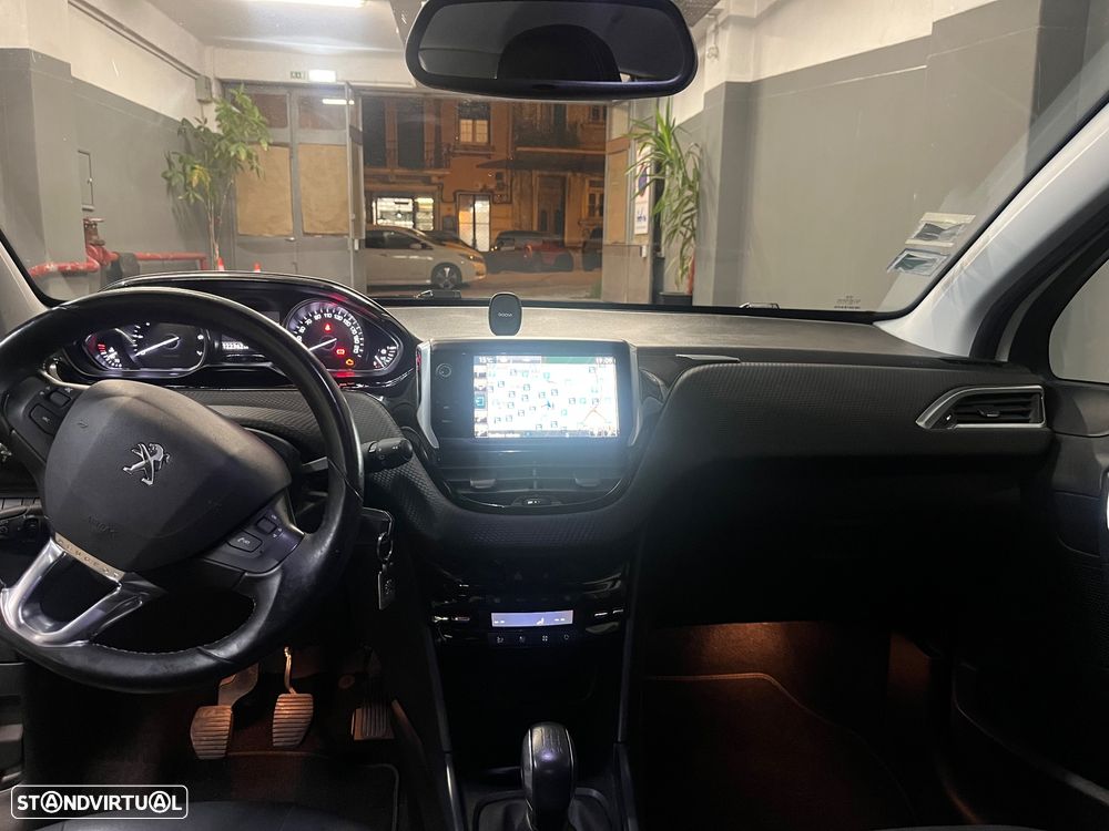 Peugeot 2008 1.2 VTi Allure - 30