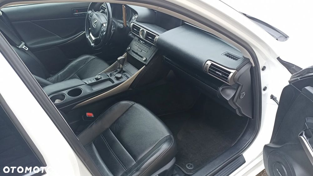 Lexus IS - 13