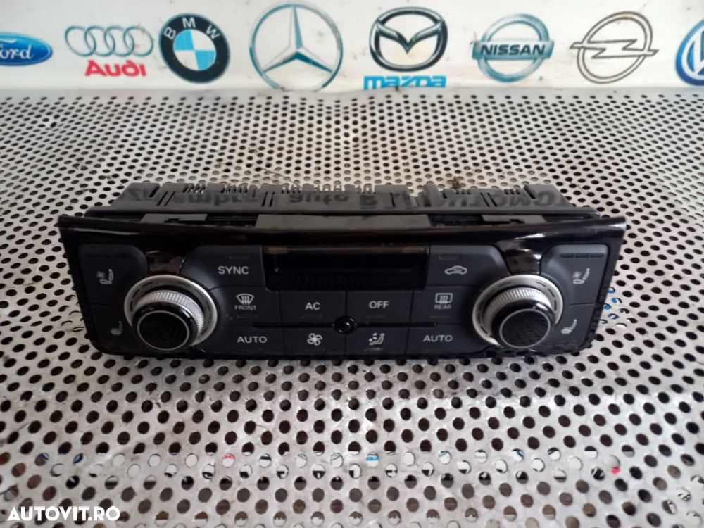 Panou Modul Comenzi Clima Climatronic Dublu Cu Incalzire Si Ventilatie In Scaune Audi A8 4H D4 An 2010-2011-2012-2013-2014-2015-2016-2017 Volan Stanga Cod 4H0820043E Dezmembrez Audi A8 4H D4 3.0 Tdi Quattro Motor CDT Cutie MXU Volan Stanga - Dezmembrari Arad - 4