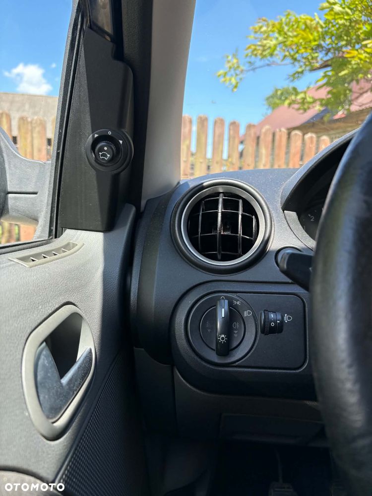 Ford Fiesta 1.4 - 17