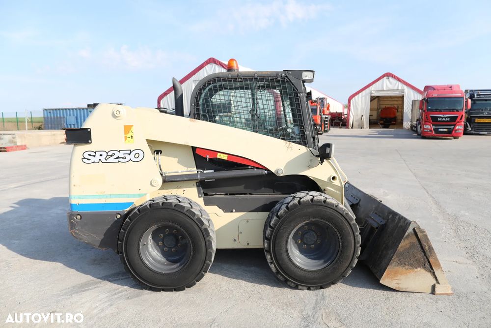 Case SR 250 Loader - 6
