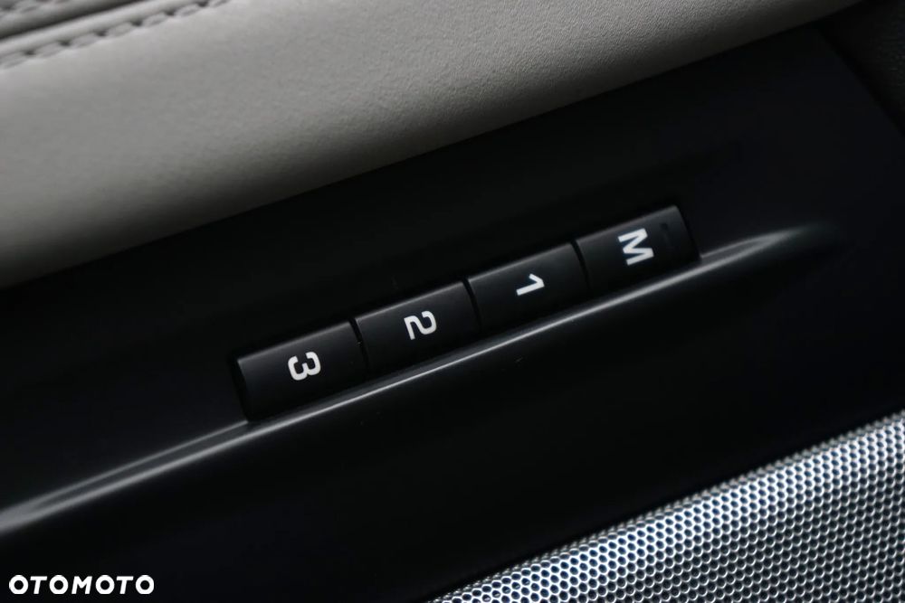 Land Rover Range Rover Evoque - 12