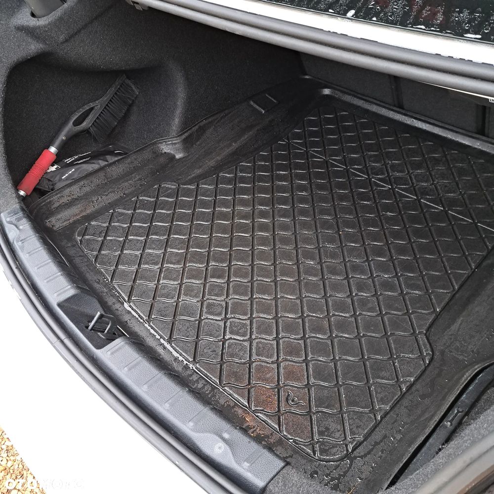 BMW Seria 3 318d - 6