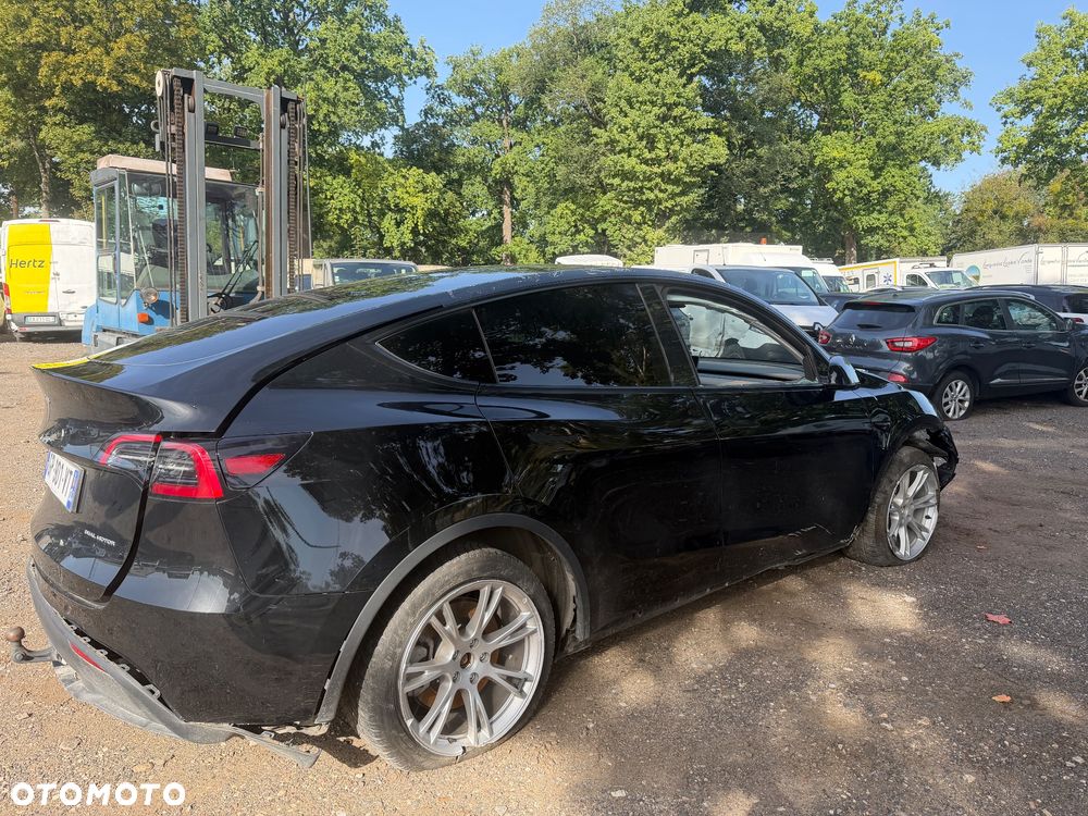 Tesla Model Y Long Range AWD - 7
