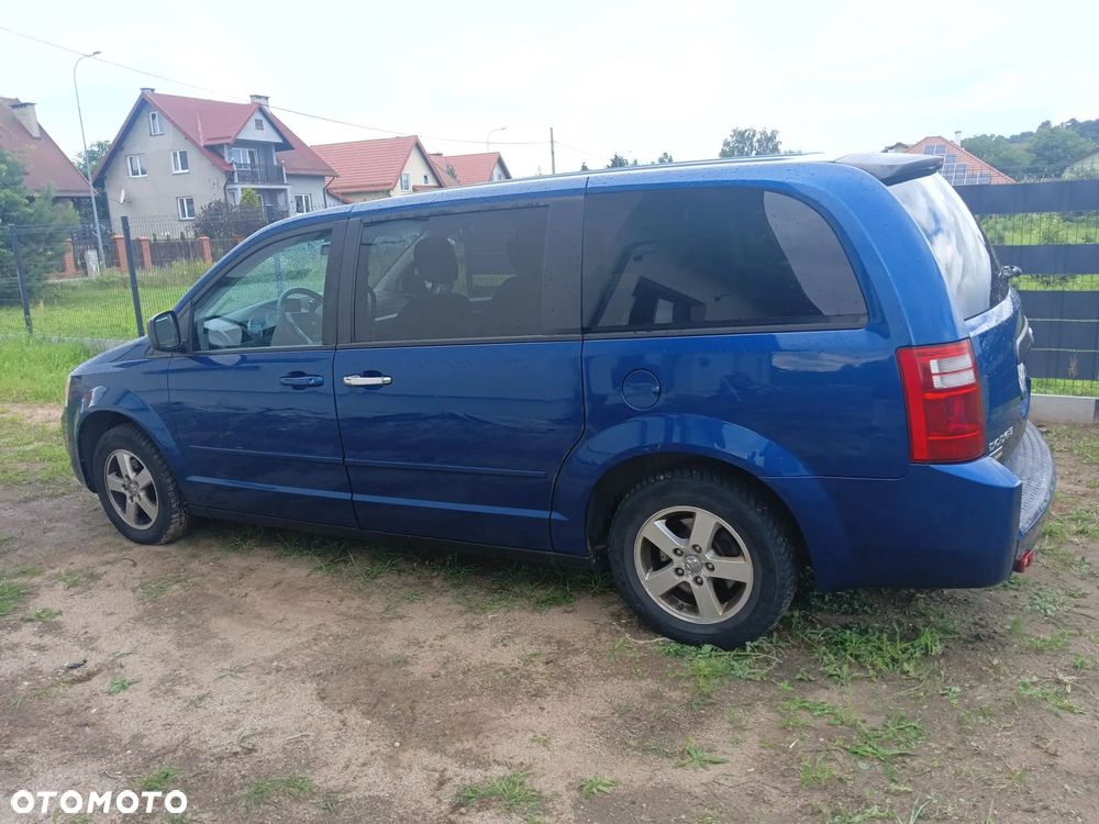 Dodge Grand Caravan - 2
