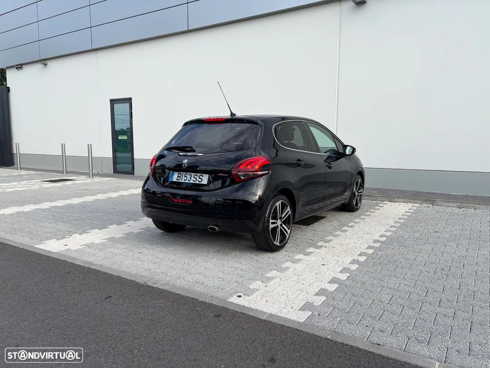 Peugeot 208 - 5