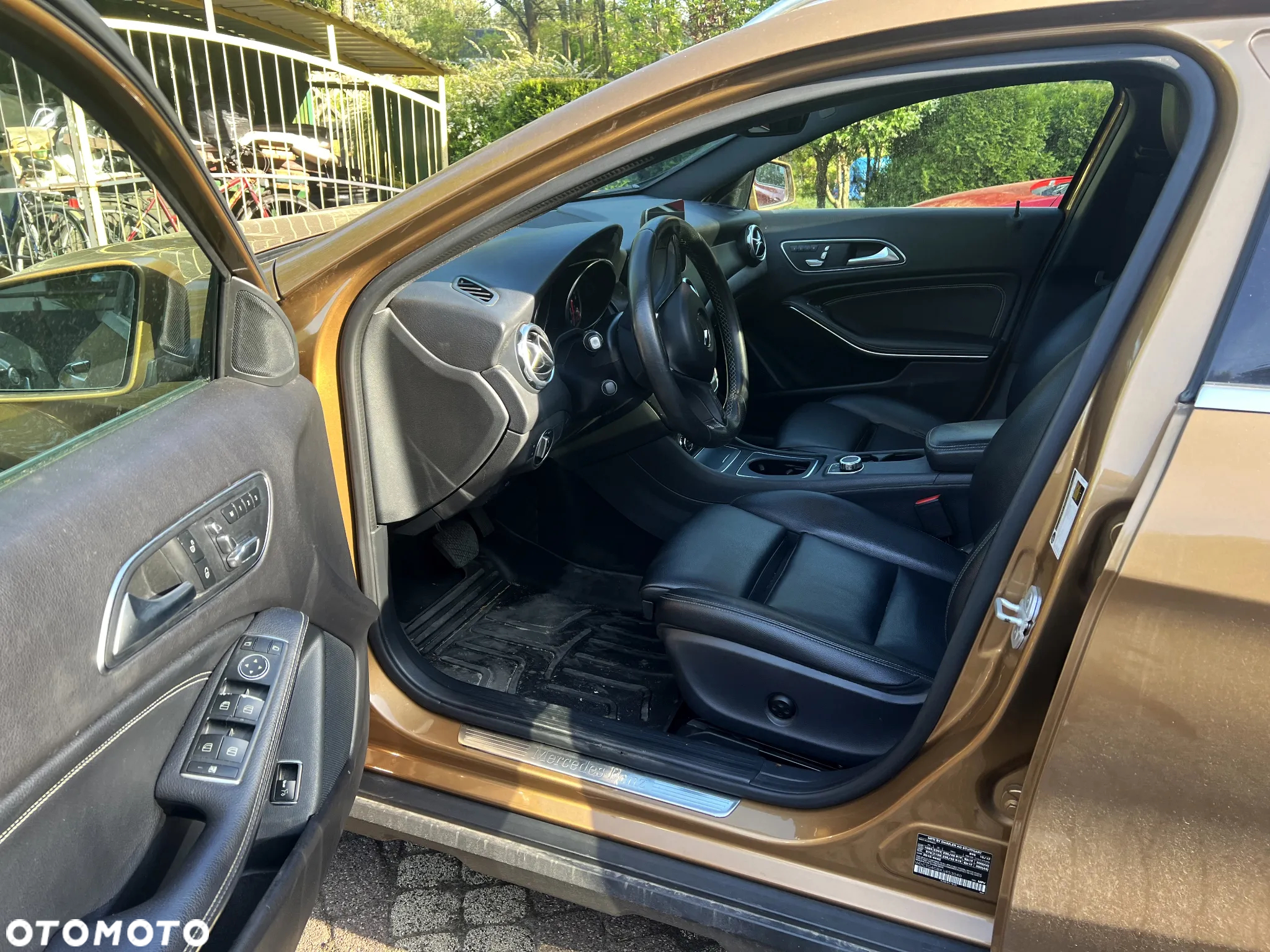 Mercedes-Benz GLA 250 4Matic 7G-DCT UrbanStyle Edition - 24