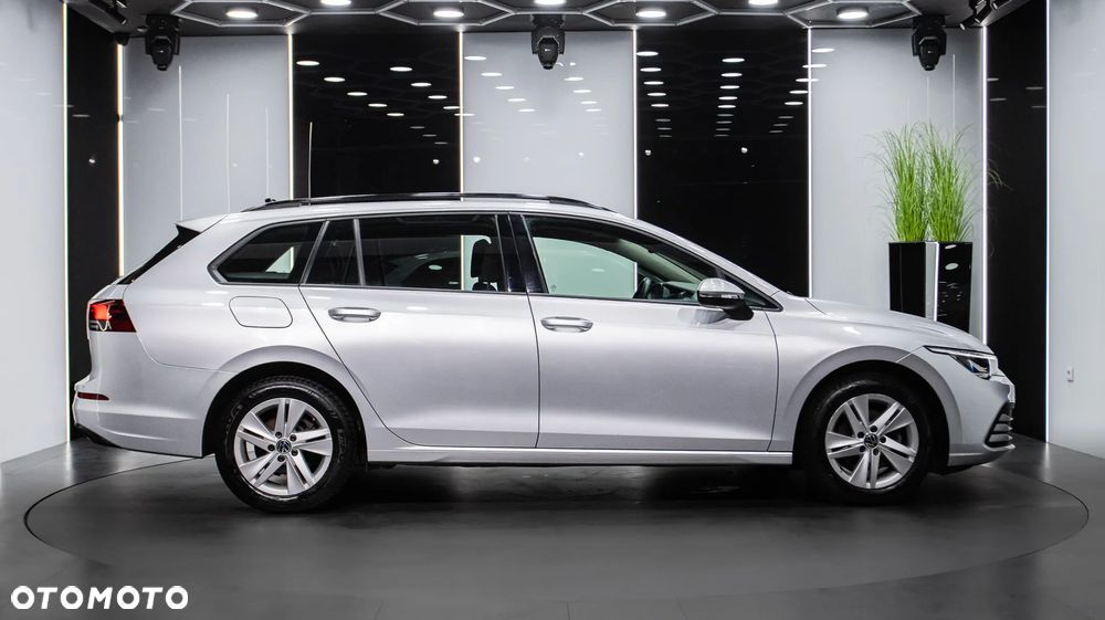 Volkswagen Golf 1.5 eTSI Life DSG - 8