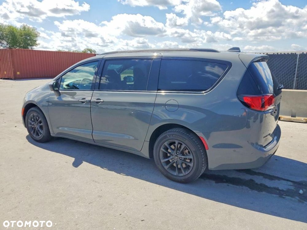 Chrysler Pacifica - 2
