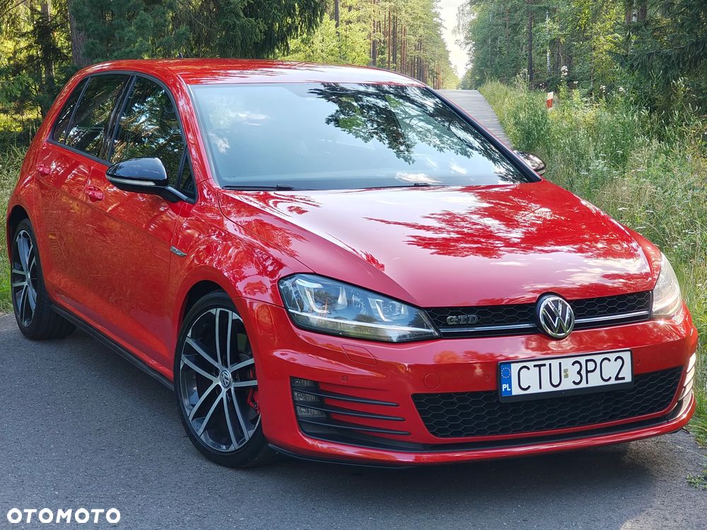 Volkswagen Golf - 1
