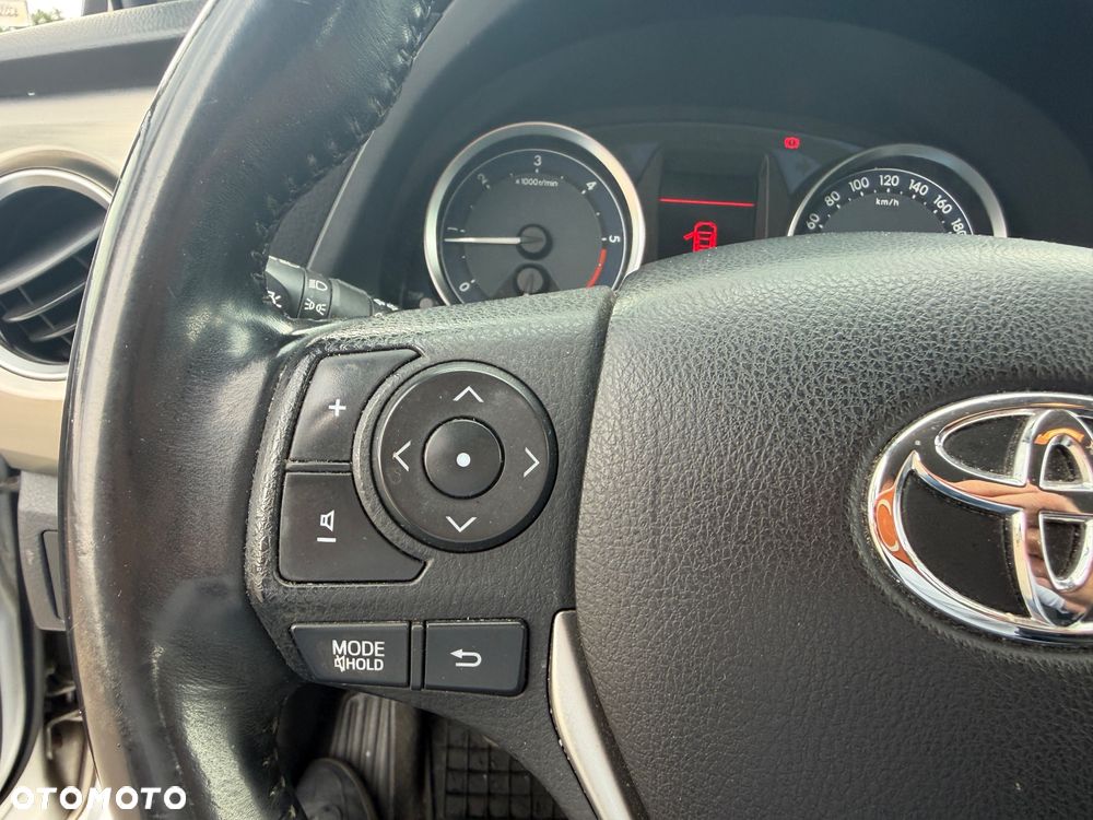 Toyota Auris 2.0 D-4D Premium Comfort - 31
