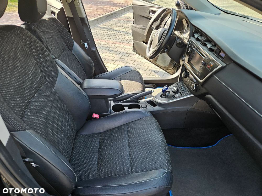 Toyota Auris - 16
