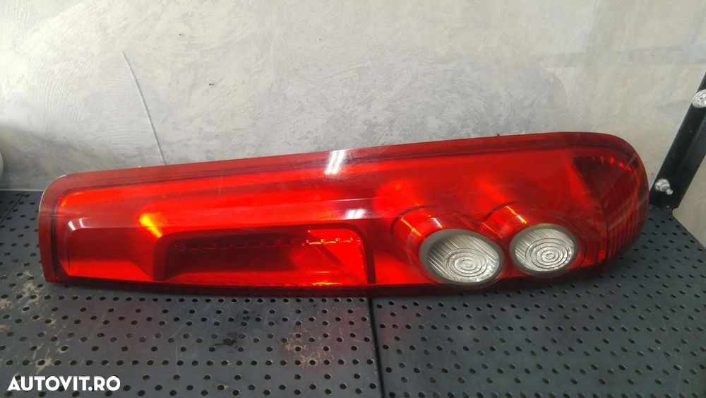 Stop tripla lampa dreapta ford fiesta 5 jh jd 6s6113404b - 1