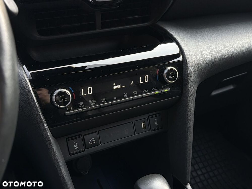 Toyota Yaris Cross Hybrid 1.5 Premiere Edition 4x4 - 13