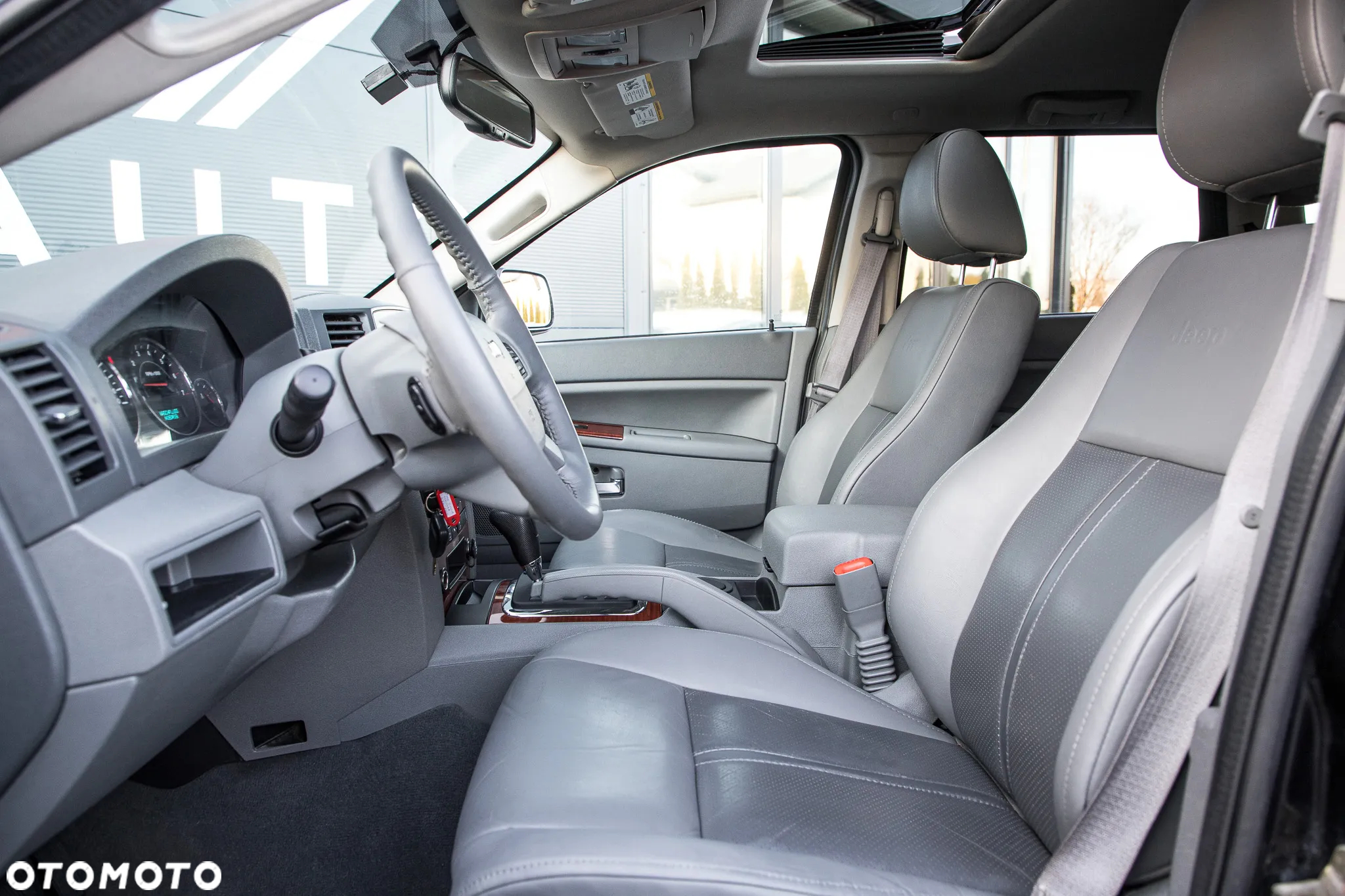 Jeep Grand Cherokee - 15
