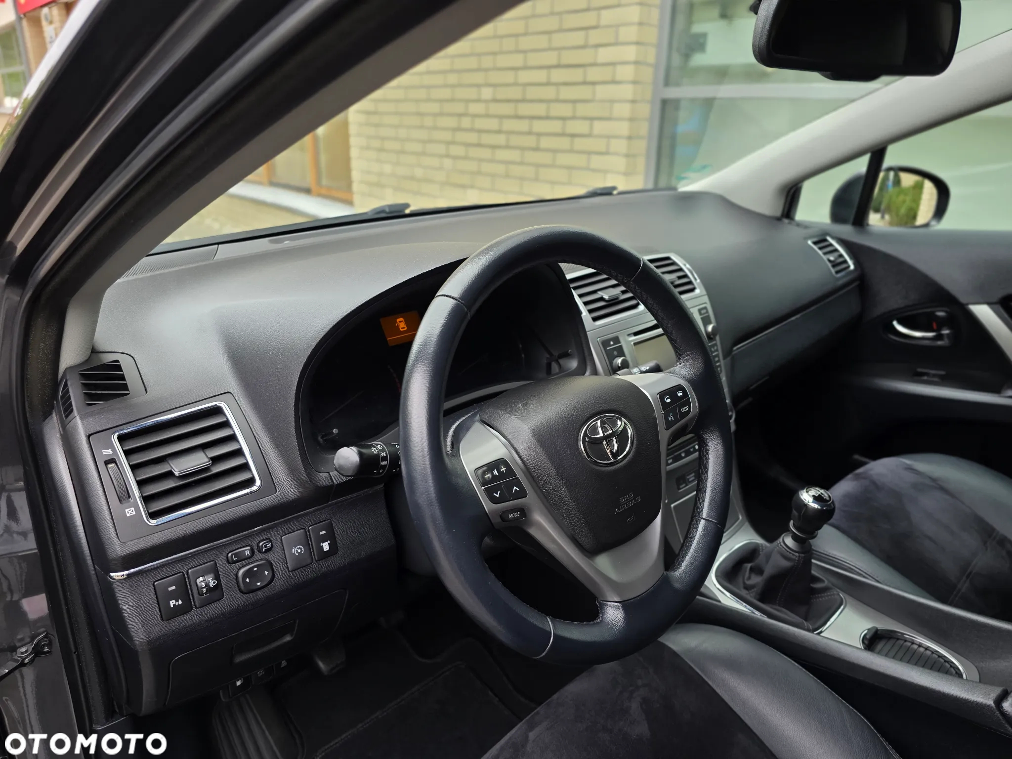 Toyota Avensis 1.8 Business Edition - 17