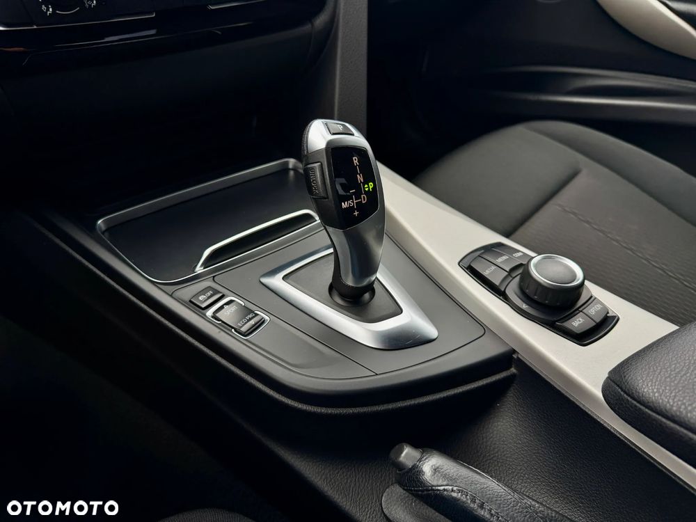 BMW Seria 3 318i - 11