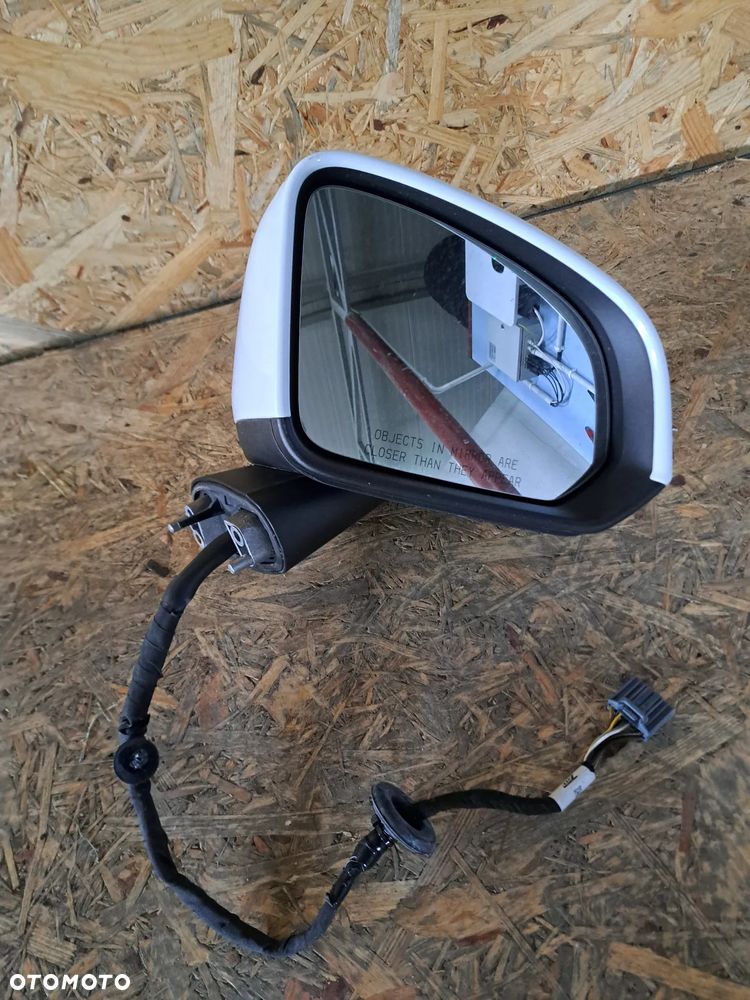 Volvo XC40 lusterko prawe zewnętrzne kod lakieru 614  11pin - 1