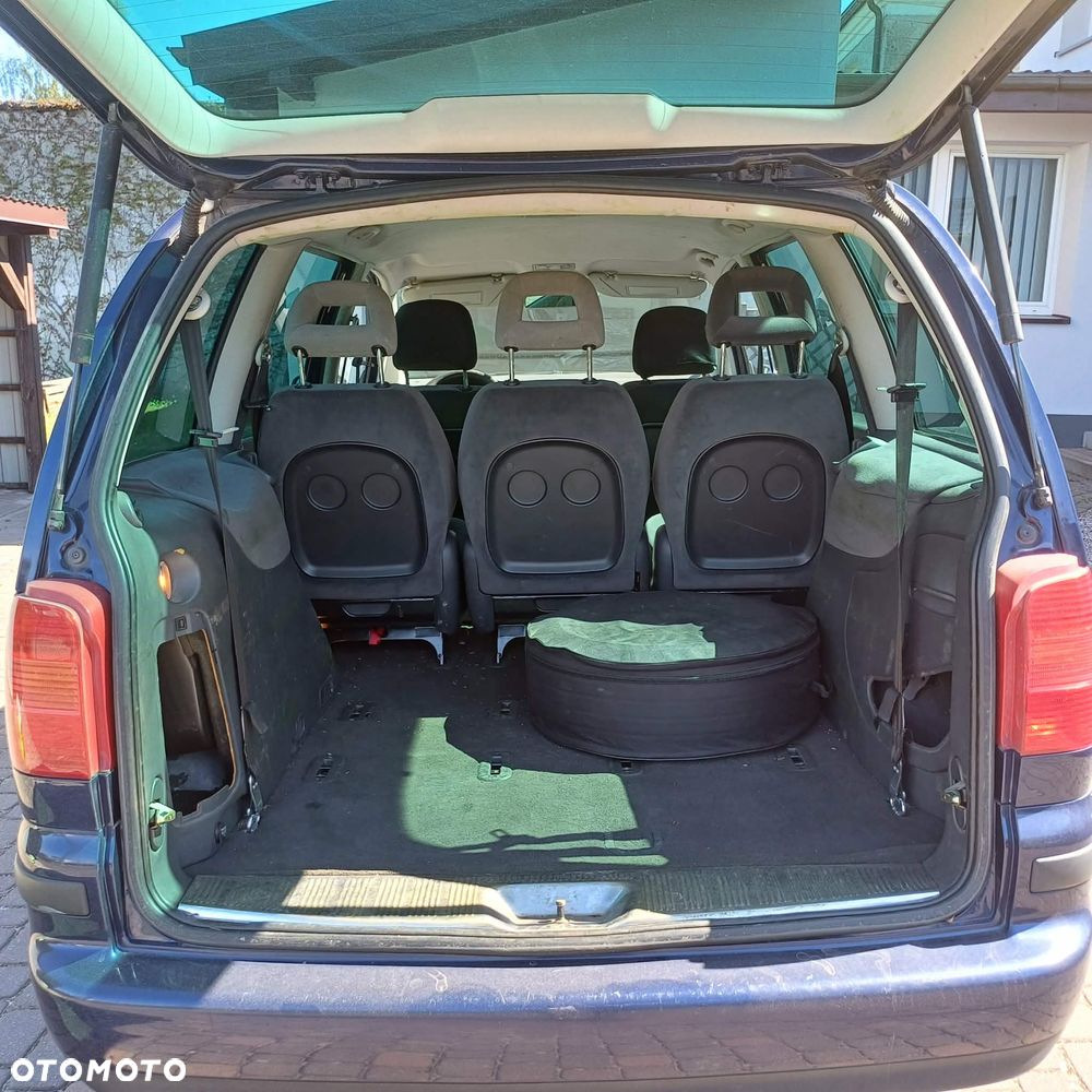 Volkswagen Sharan 2.0 Basis - 2