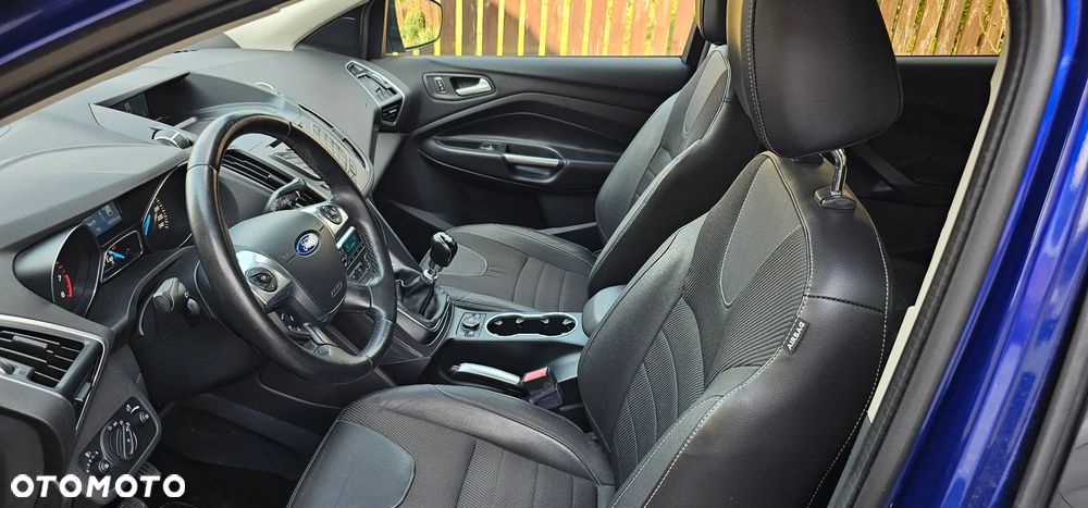 Ford Kuga 1.6 EcoBoost 2x4 Titanium - 10
