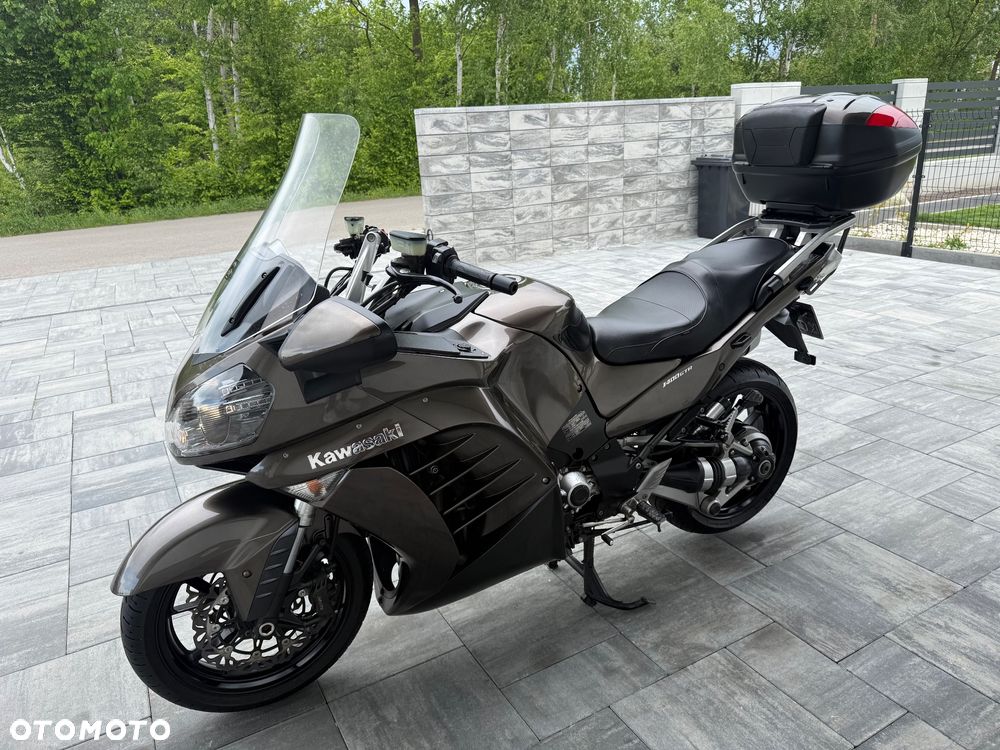 Kawasaki GTR - 12