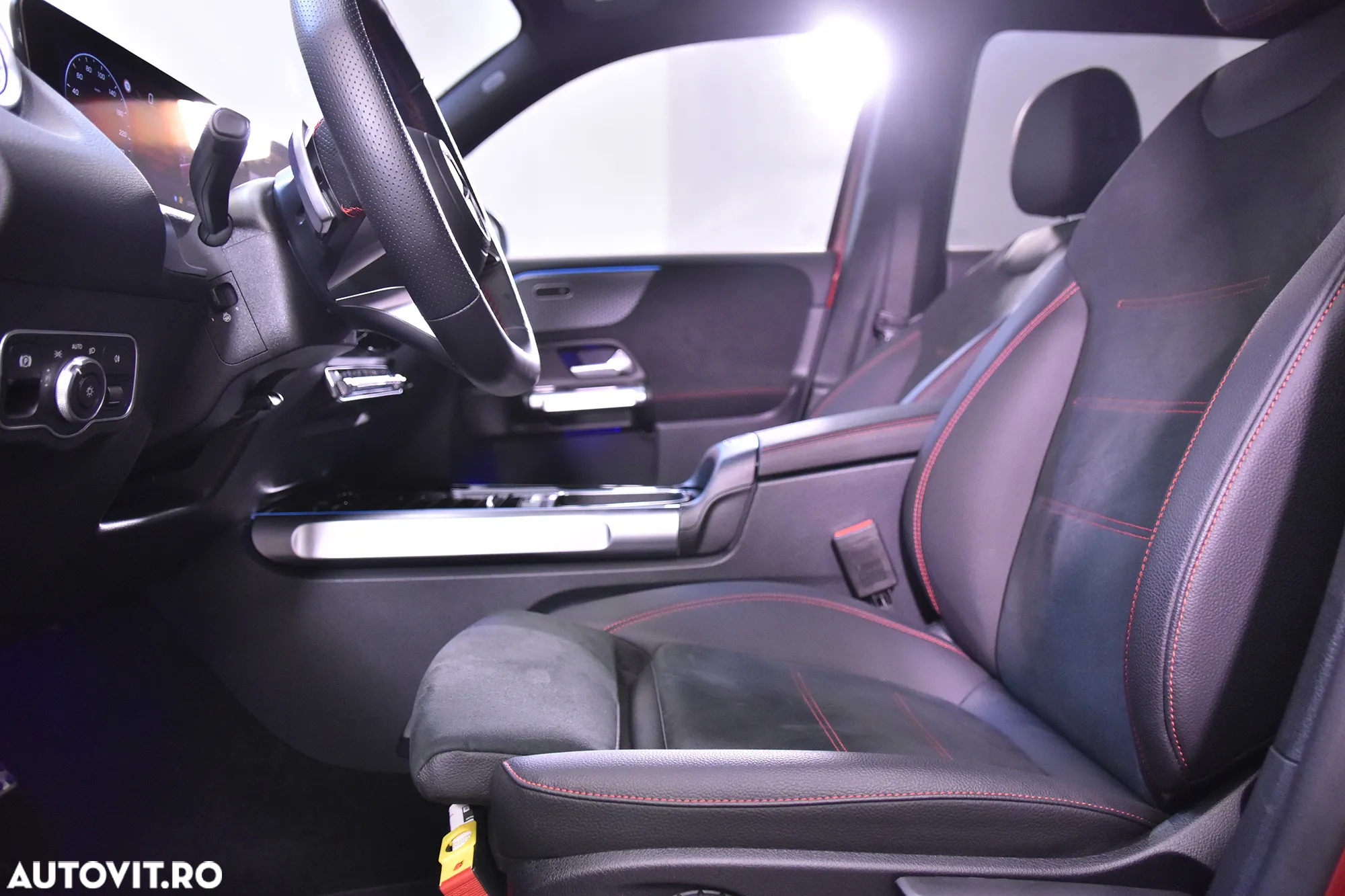 Mercedes-Benz GLB 220 4MATIC MHEV Aut. - 27