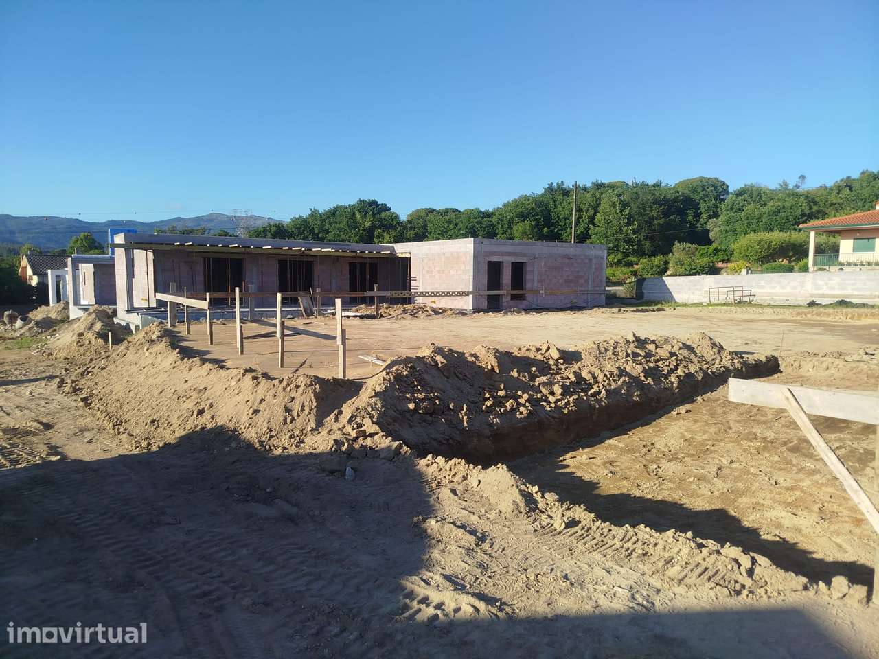 MORADIA TERREA - Grande imagem: 2/18