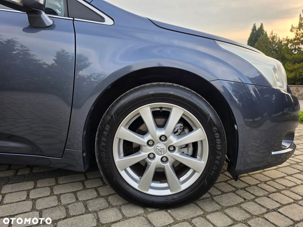 Toyota Avensis 2.0 Executive - 19