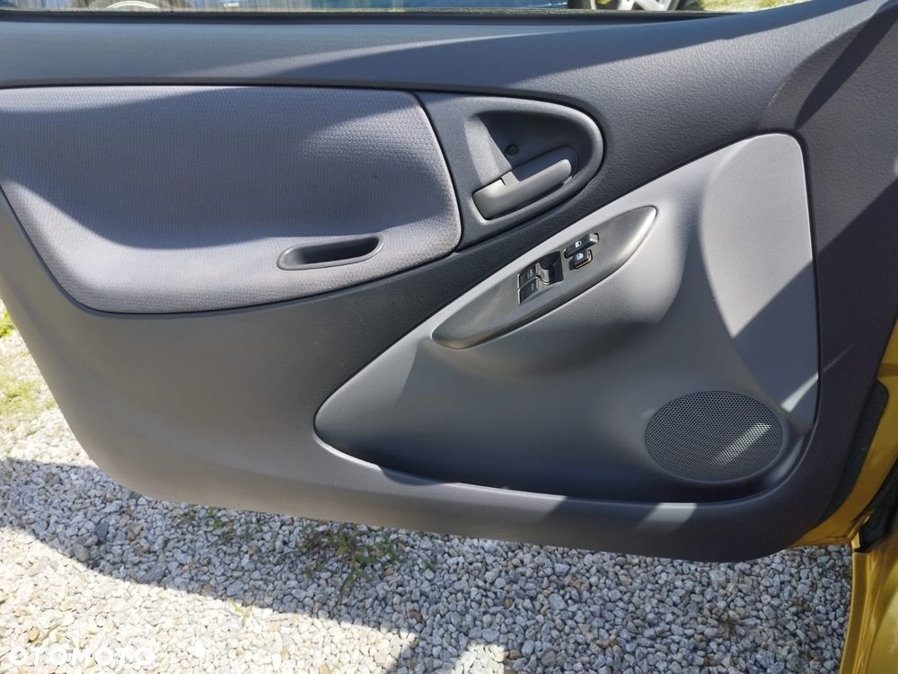 Toyota Yaris - 22