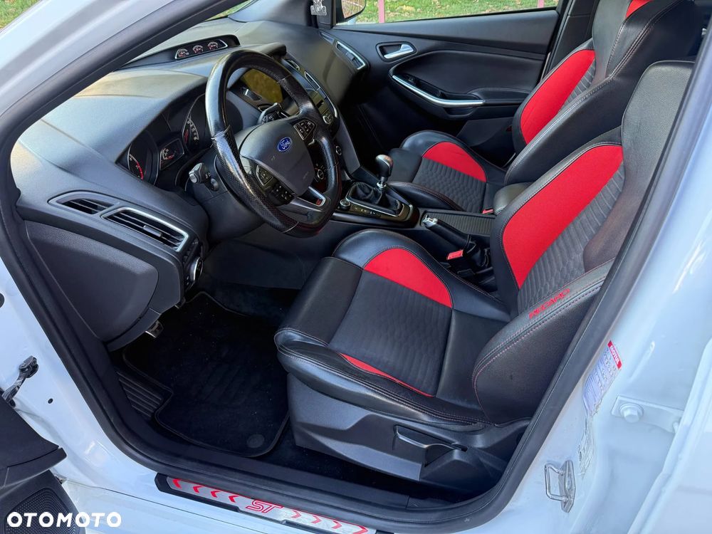 Ford Focus - 8