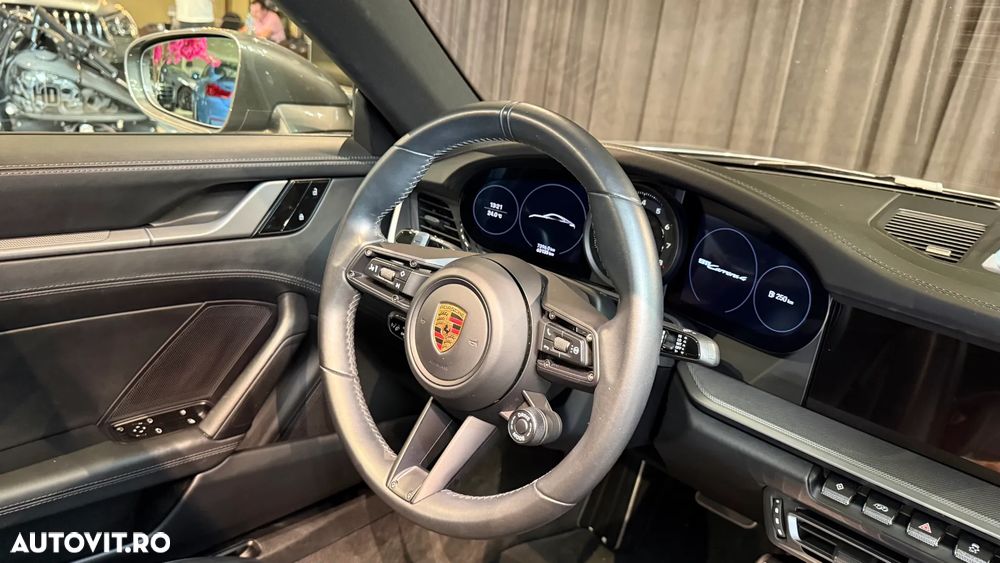 Porsche 911 Carrera 4 PDK - 25