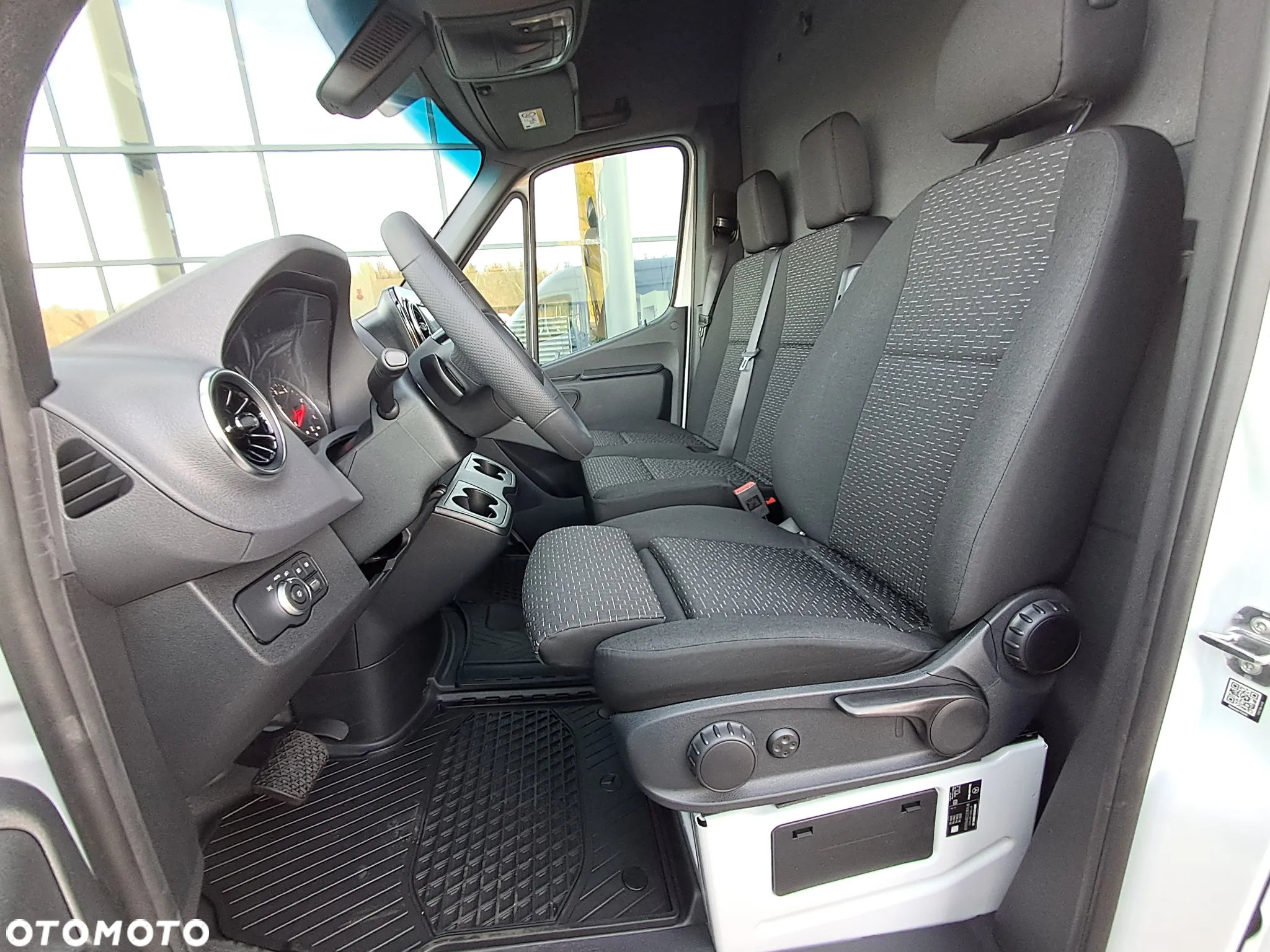 Mercedes-Benz Sprinter 317 CDI Furgon PRO długi 4325 mm L3H2 - 14