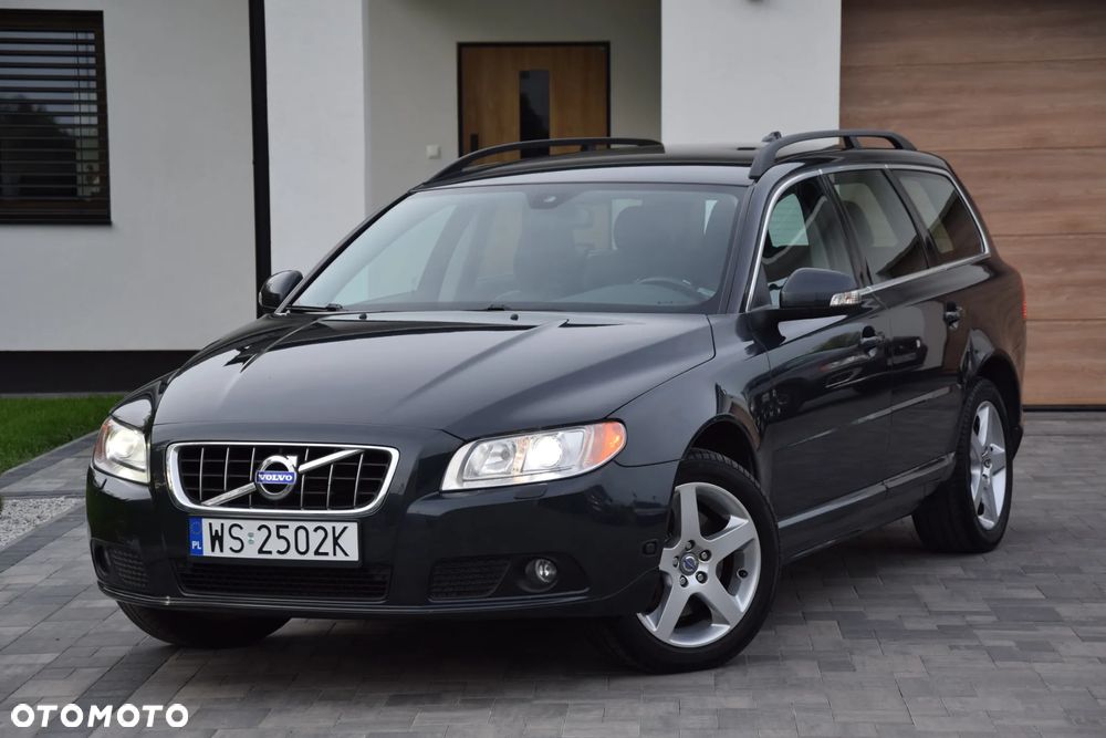 Volvo V70 2.5T Momentum - 1