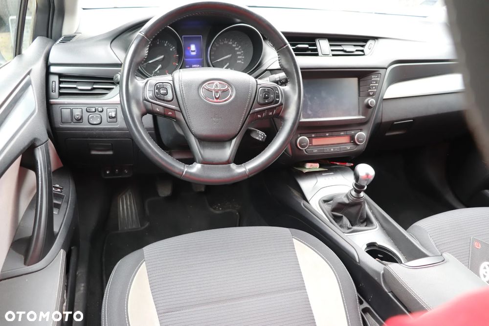 Toyota Avensis 1.8 Premium - 6