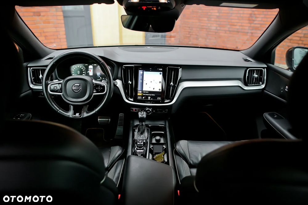 Volvo V60 D4 Geartronic R-Design - 28