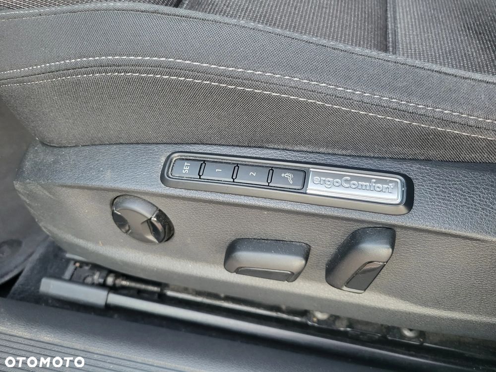 Volkswagen Passat 2.0 TDI SCR DSG Business - 16