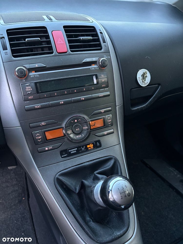 Toyota Auris 1.6 VVT-i Premium - 11