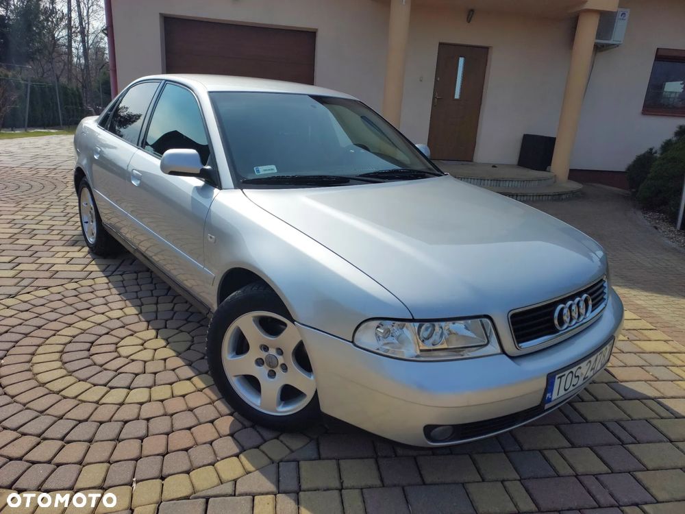 Audi A4 Limousine - 1