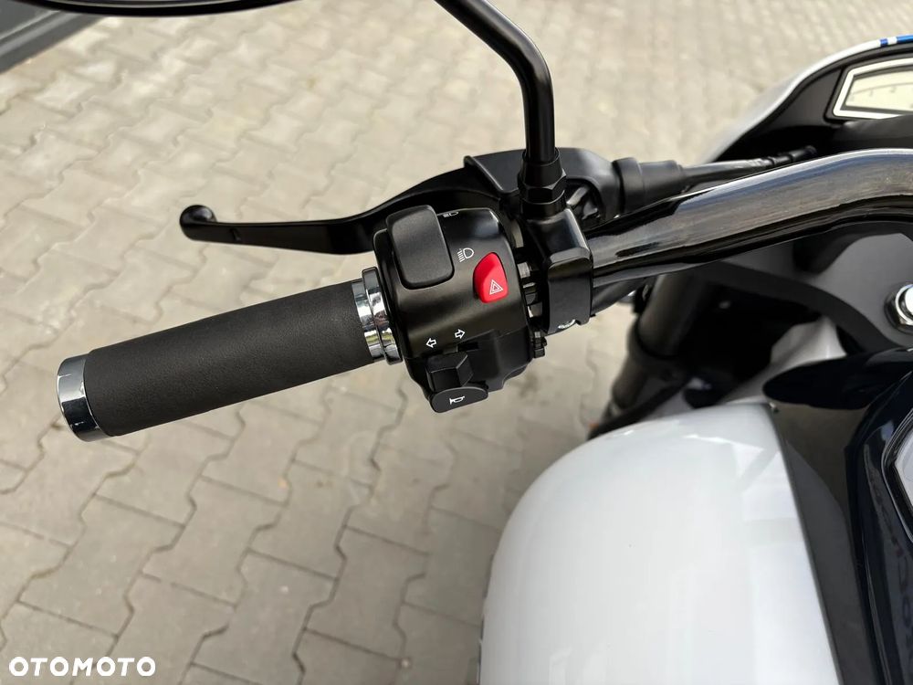 Suzuki Boulevard - 27