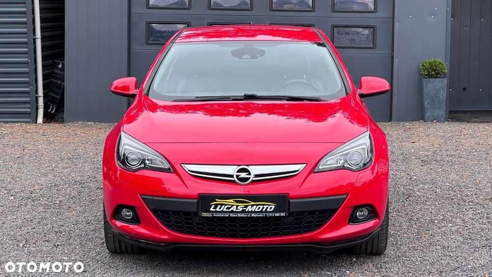 Opel Astra 2011 photo 2