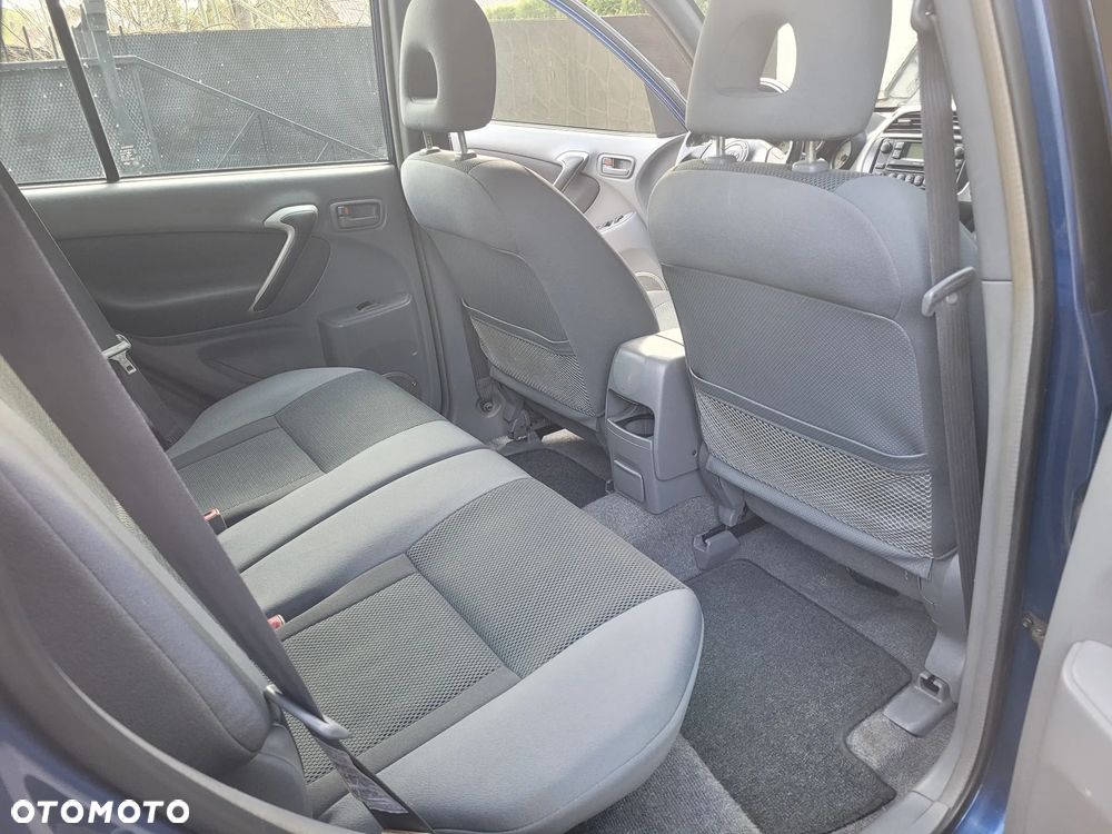 Toyota RAV4 2.0 VVT-i 4x4 - 11