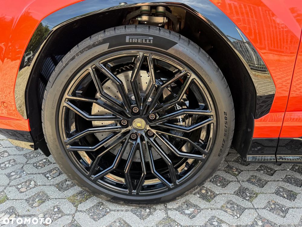 Lamborghini Urus - 12