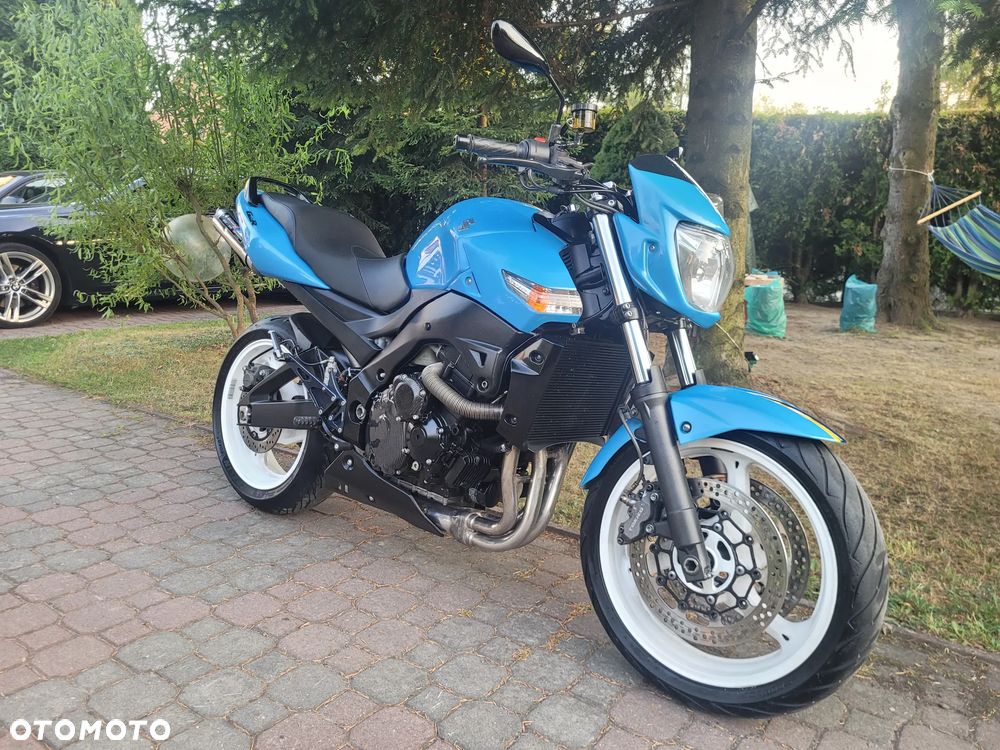 Suzuki GSR - 2