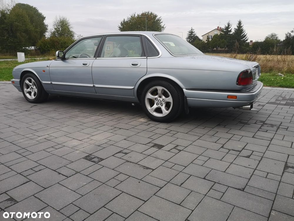 Jaguar XJ - 10