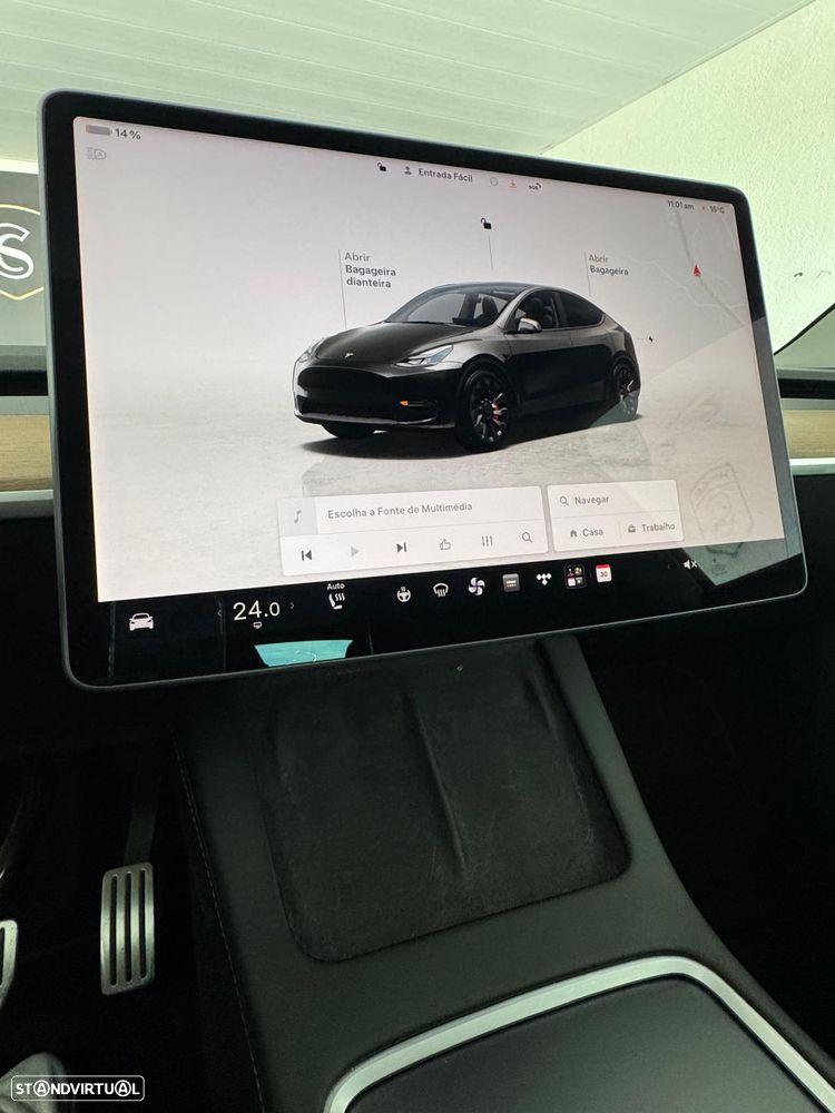Tesla Model Y Performance Dual Motor AWD - 23