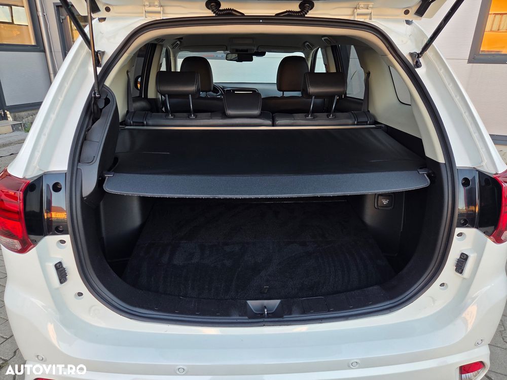 Mitsubishi Outlander - 23