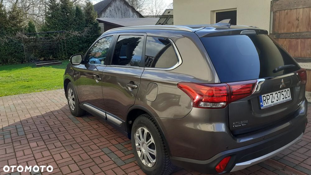Mitsubishi Outlander 2.0 Instyle Navi 4WD CVT - 4